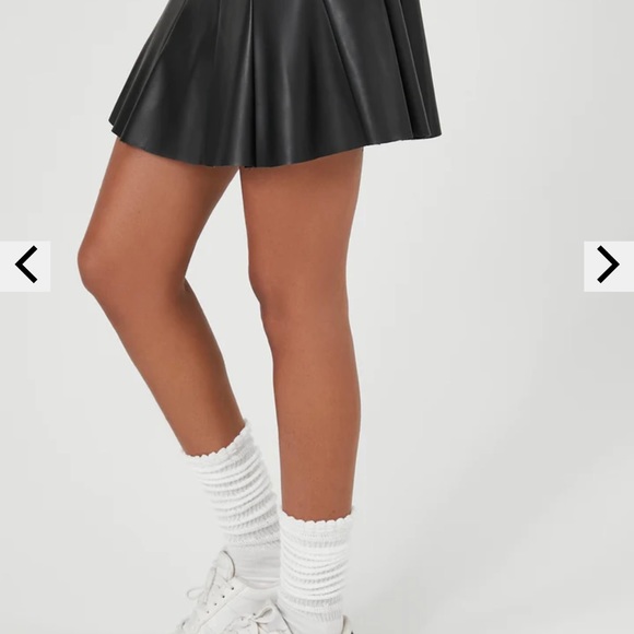 F21 Faux Leather Pleated Mini skirt size M - Picture 3 of 7